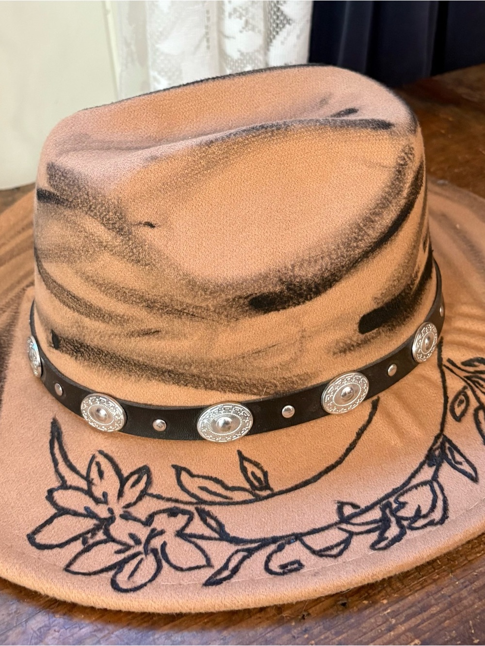 Western-Style Floral Embroidered Felt Fedora Hat - Tan & Black